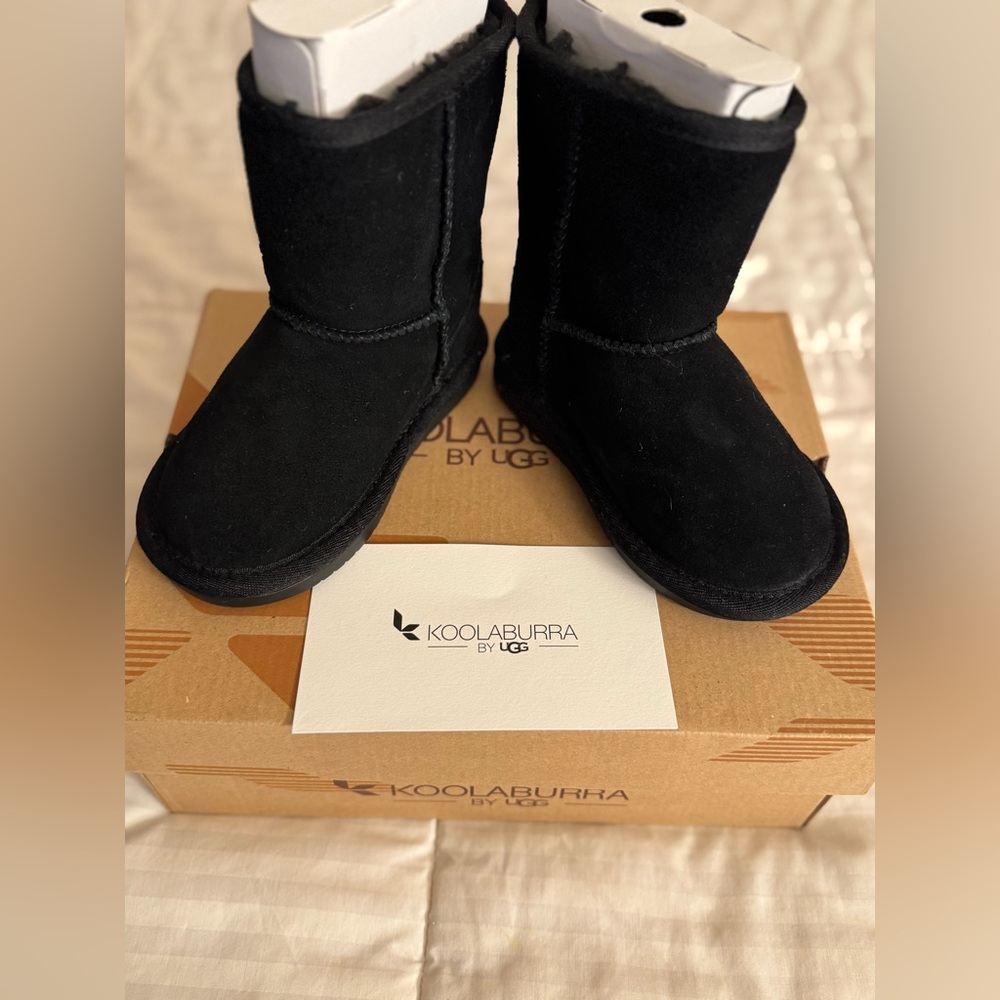 Brand New Never Worn Baby Koolaburra Uggs Size 7